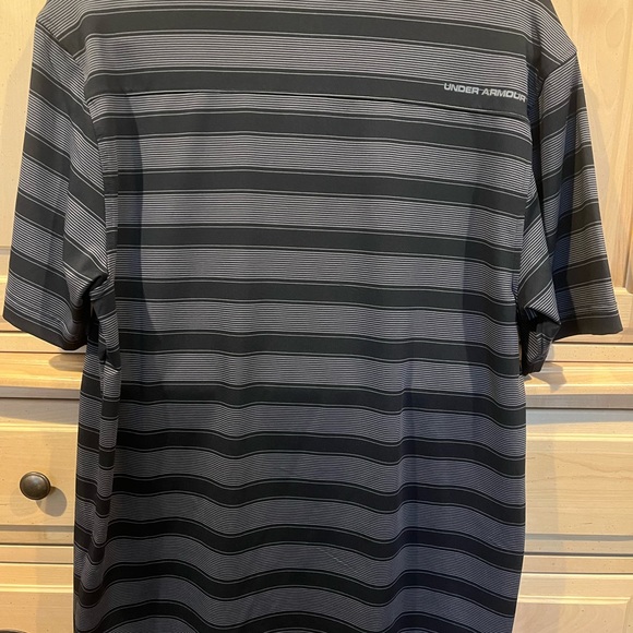 Under Armour men’s medium black/gray golf shirt - Picture 4 of 11